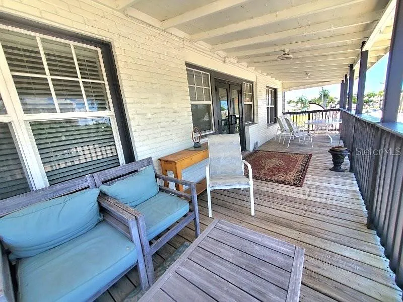 6 bed, 2.0 bath, 2100 sqft, $3,400 — Photo 3