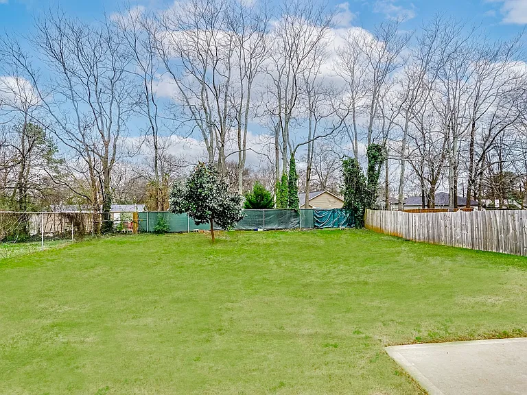 206 Snow St — Photo 3