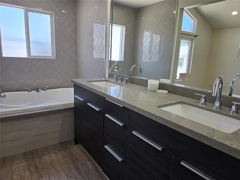 1812 W Balboa Blvd — Photo 14