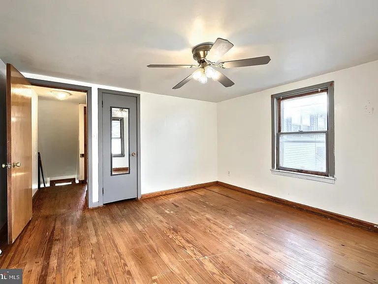 452 W Walnut St — Photo 12