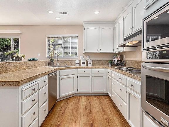 5th image of 1014 Wild Oak Ct