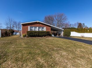 6 Penn Dr, Smithtown, NY 11787