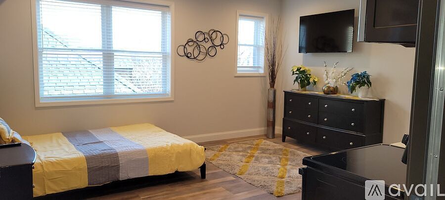 2nd image of 27 E Willis St #1-7