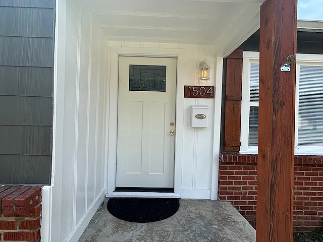 1504 E 49th Pl — Photo 2