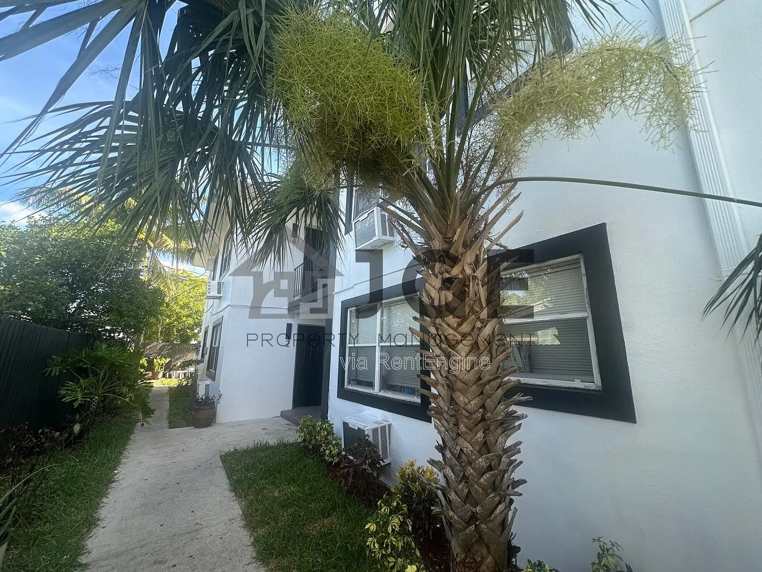 1 bed, 1.0 bath, $1,600 — Photo 2