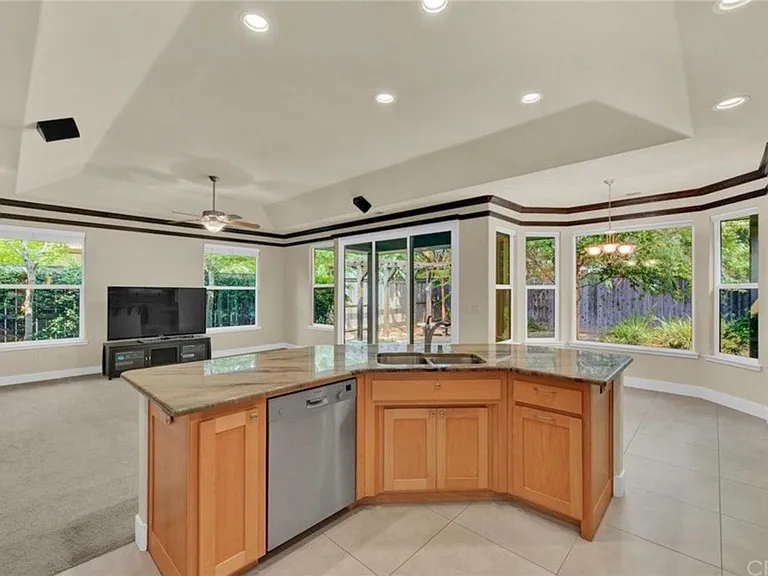 1928 Wisteria Ln — Photo 7