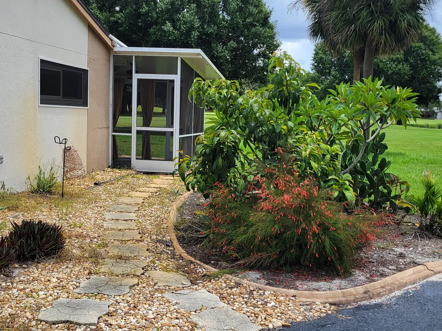 2 bed, 1116 sqft, $1,300 — Photo 2