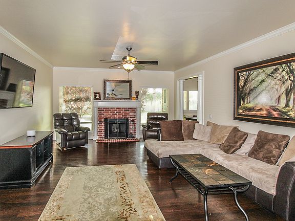 4th image of 617 Monomoy Ct