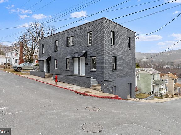 3rd image of 400-406 Walnut St