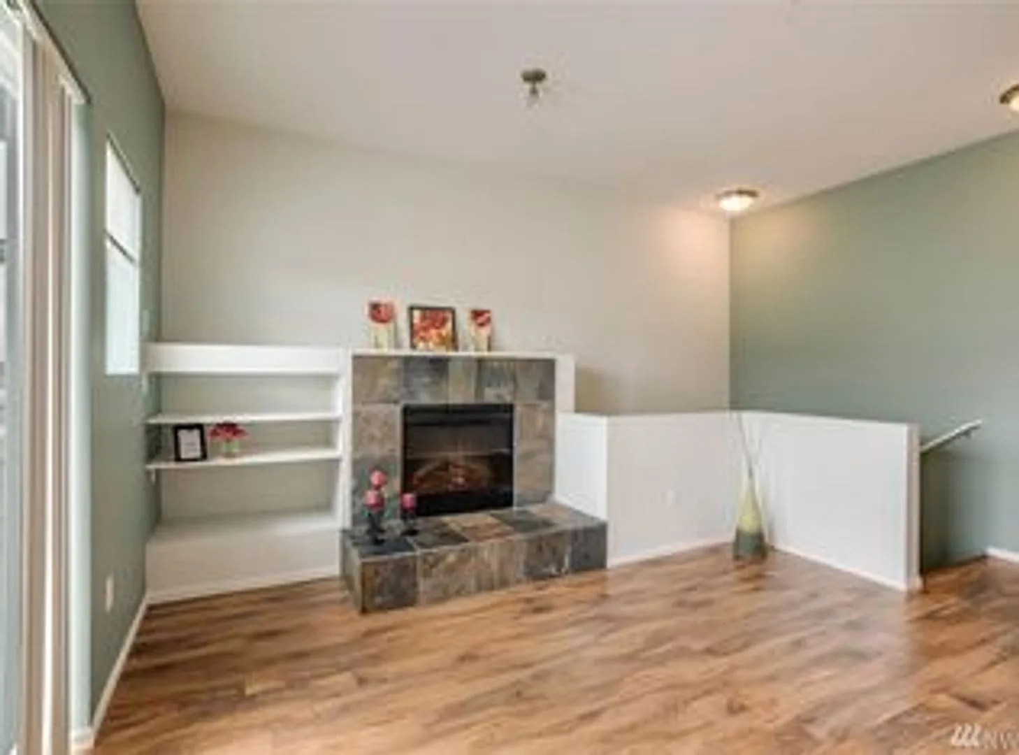 Excellent 2 Bed Seatac Condo With Tons of Amenities! — Photo 3