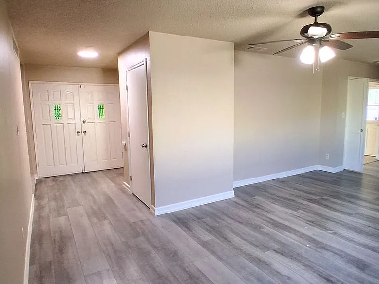5780 N. 8th St. Duplex — Photo 5