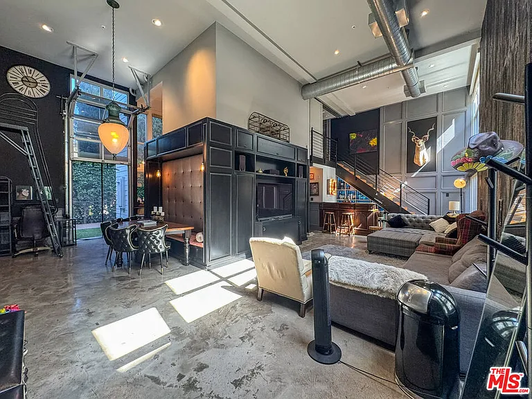 1037 N Laurel Ave #10B — Photo 2