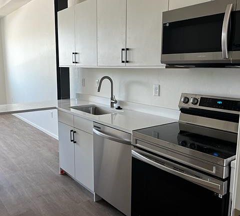 2nd image of 181 S Tucson Blvd #201