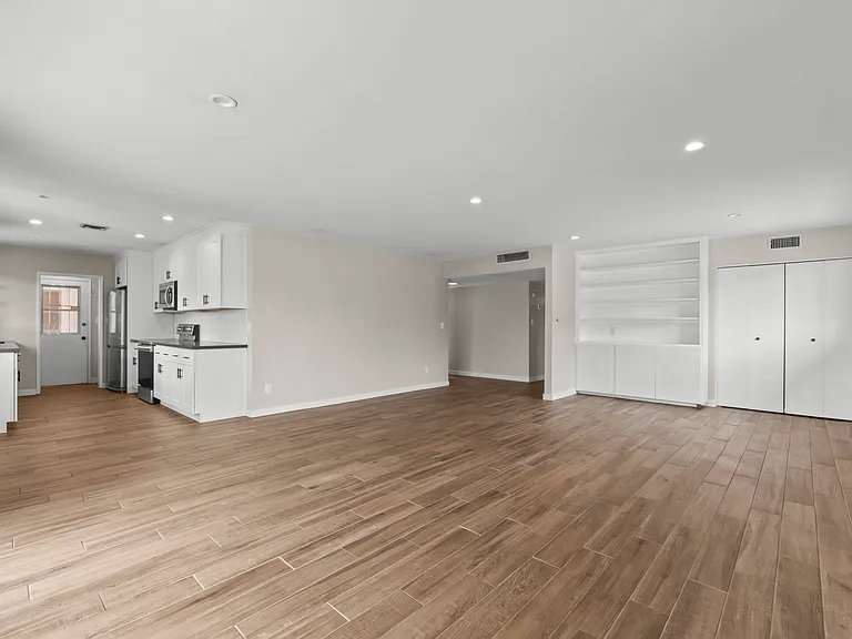 1229 E Manhatton Dr — Photo 9