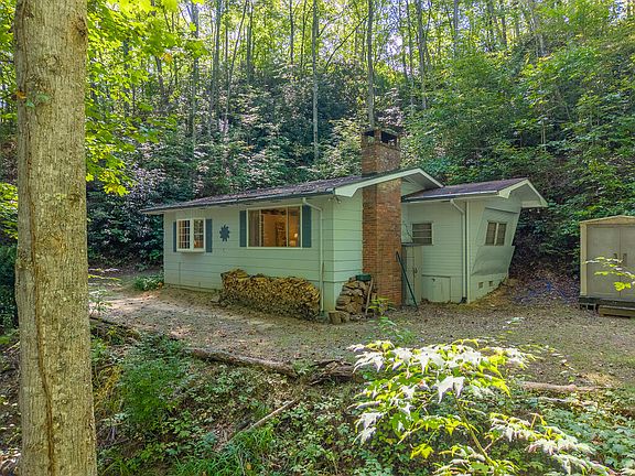 5th image of 704 Cheek Circle Rd
