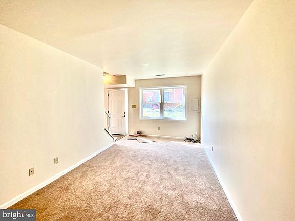 4th image of 9683 Hagel Cir Suite B