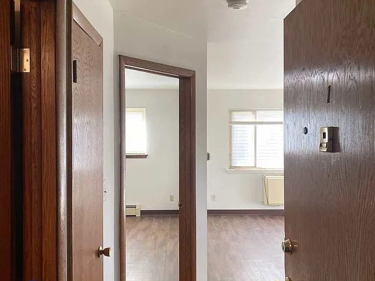 210 N Summit St #1 — Photo 6