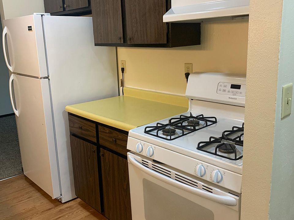 2nd image of 619 Meadow Ln #7