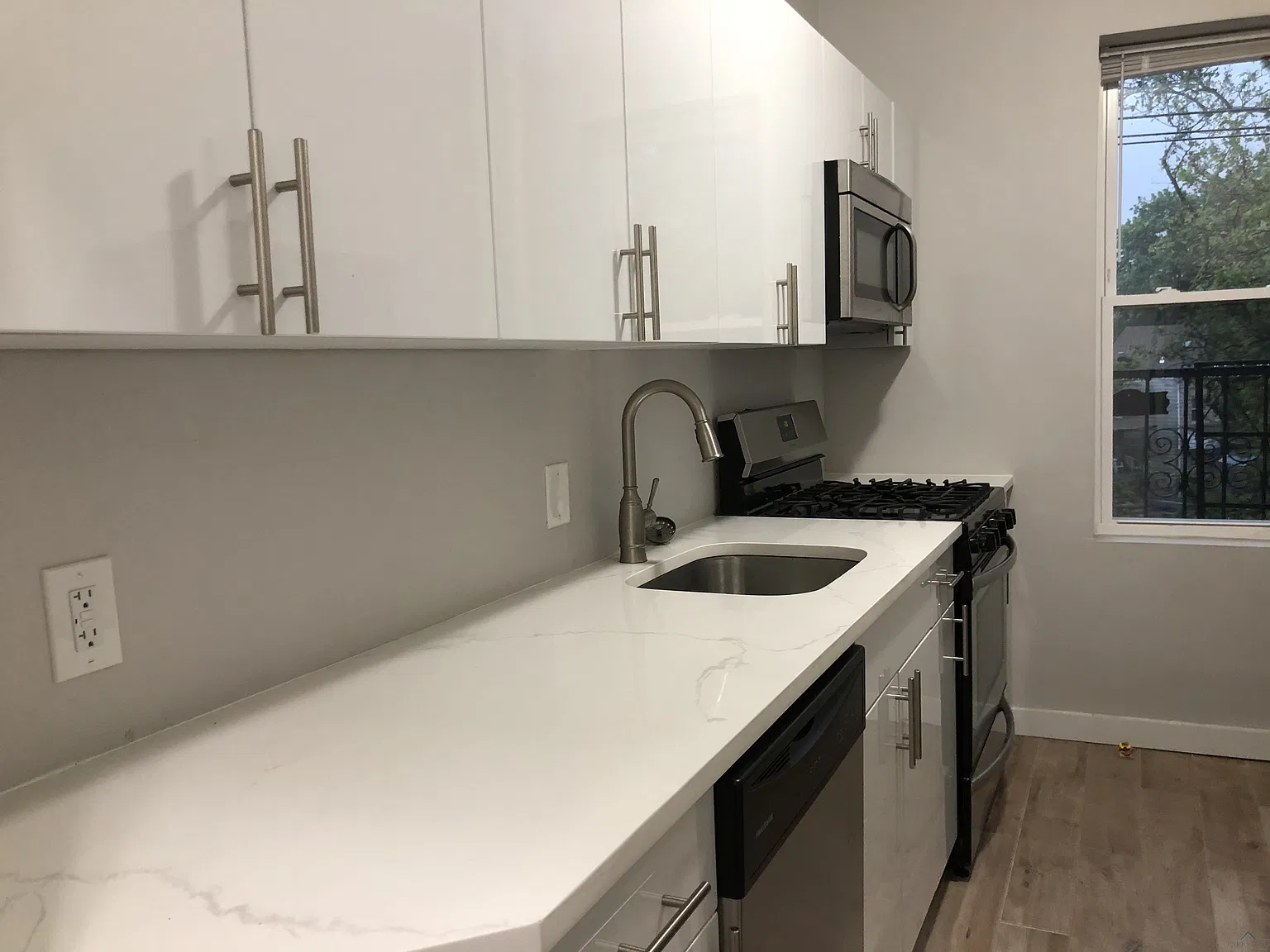 Studio, 500 sqft, $1,504 — Photo 3