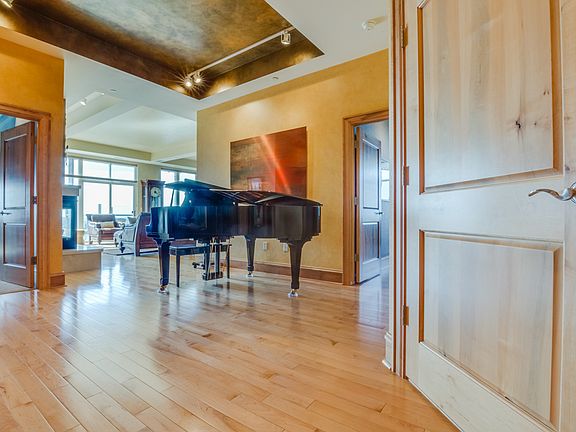 2nd image of 1313 N Franklin Pl APT 1703