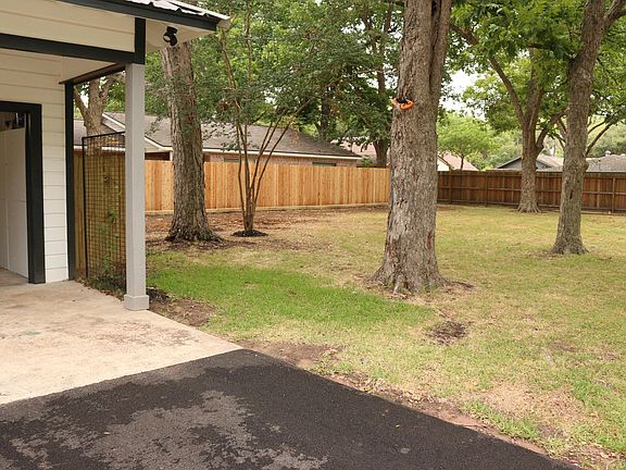 4th image of 420 Texas St