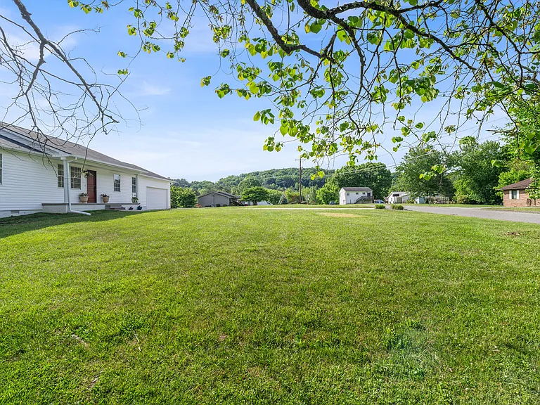 3412 Happy Acres Rd — Photo 2