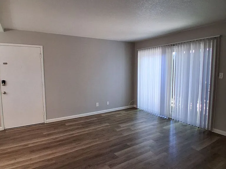 3319 E. Fairmont Ave. — Photo 9