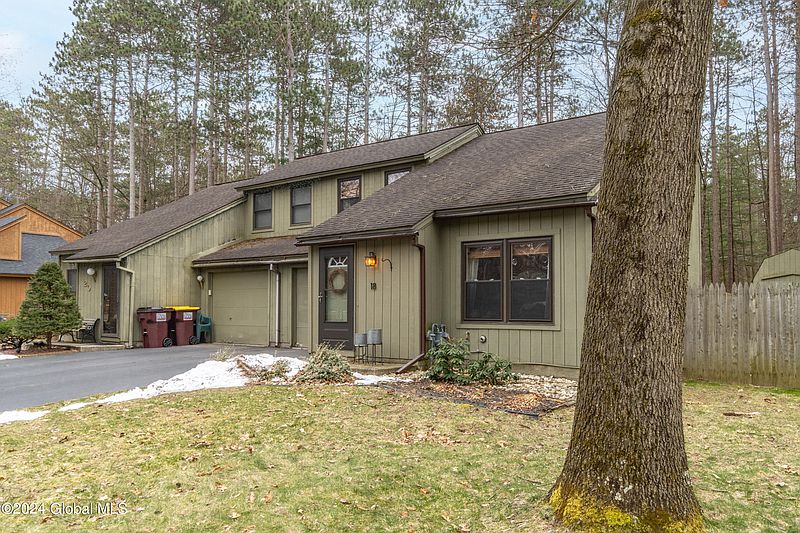 3rd image of 18 Arrow Wood Place