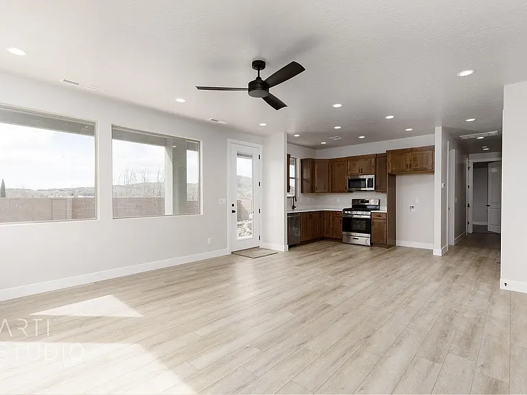 1399 W 450 N — Photo 3