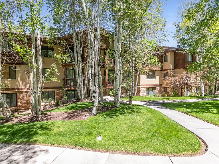 1600 Pinebrook Blvd #E1 — Photo 24
