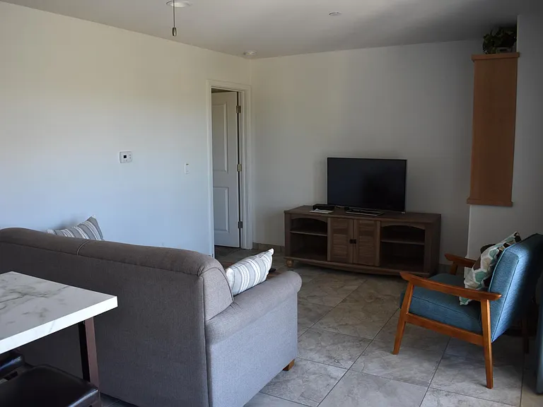 355 Hinds Ave — Photo 8
