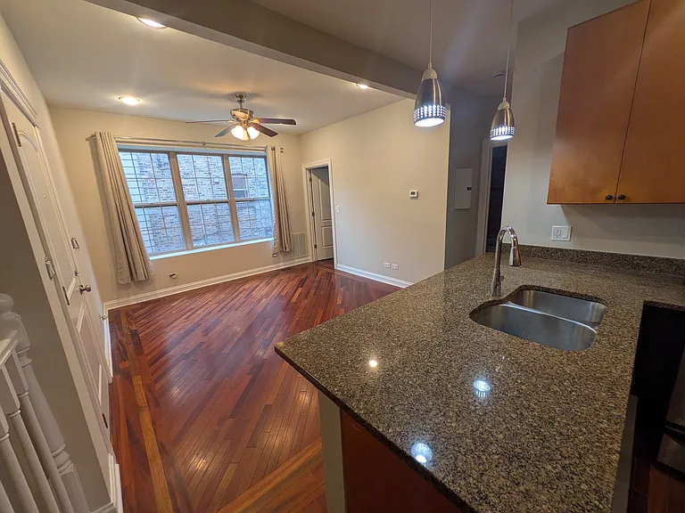 4321 1/2 N Tripp Ave #1W — Photo 2