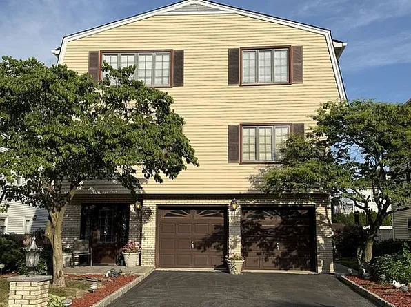 16 Village Pl, Secaucus, NJ 07094
