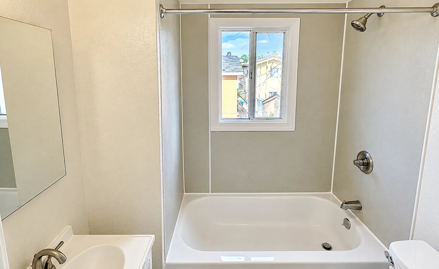 Studio, 350 sqft, $1,350 — Photo 4