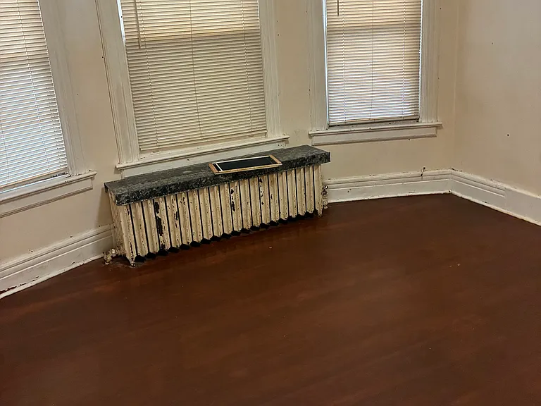 689 State St — Photo 3