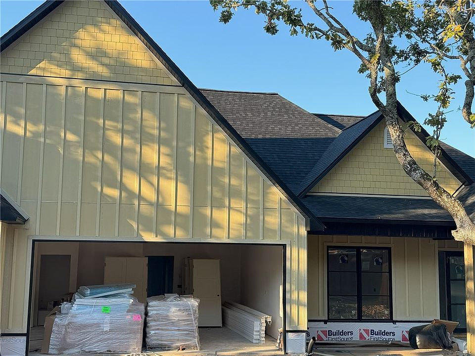 2nd image of 677 N Cliffside Dr