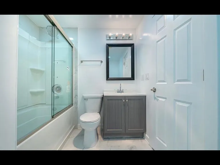 7306 N Winchester Ave #301 — Photo 2