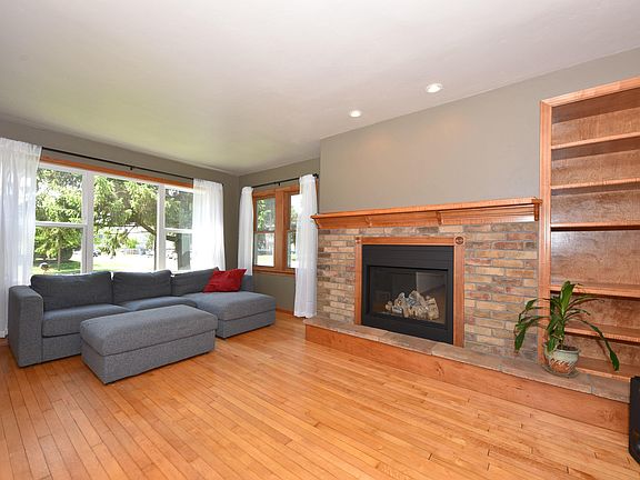 2nd image of 6174 N Lydell Ave
