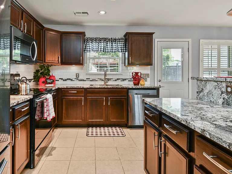 455 Holts Lake Dr — Photo 4