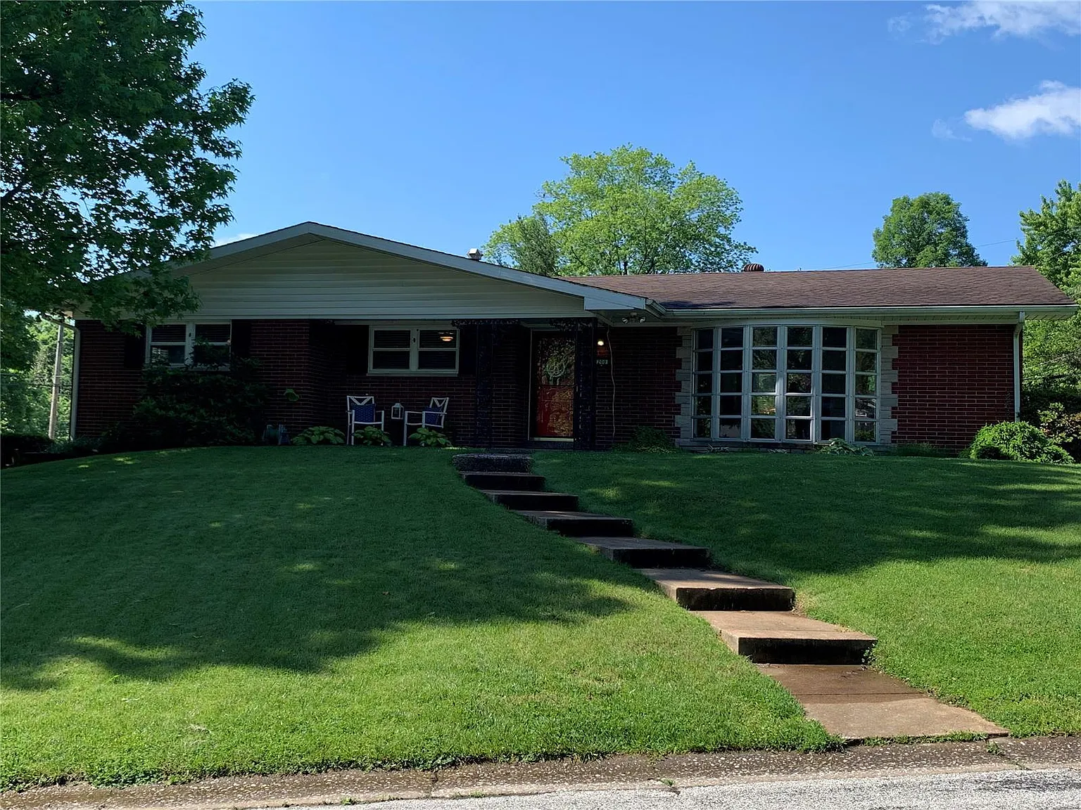 200 Churchill Dr photo 1
