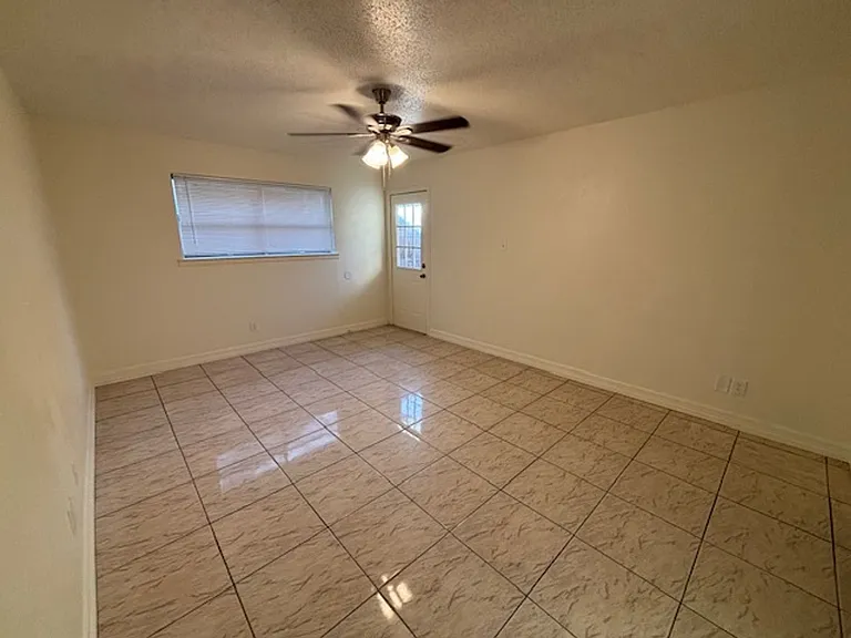 762 E Pecan St — Photo 10