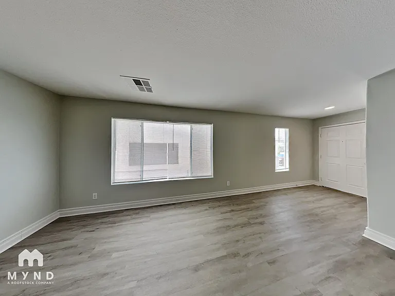 6271 Stone Hollow Ave — Photo 15