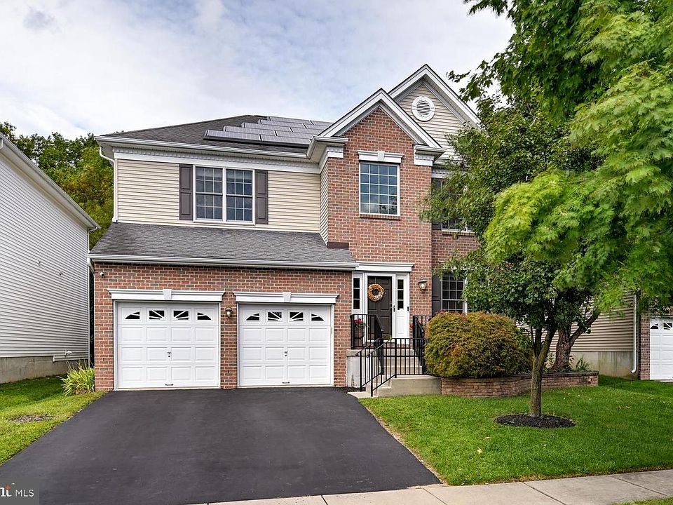 1st image of 24 Devonshire Dr