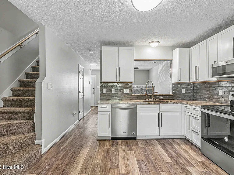 103 Meadowbrook Ln — Photo 12
