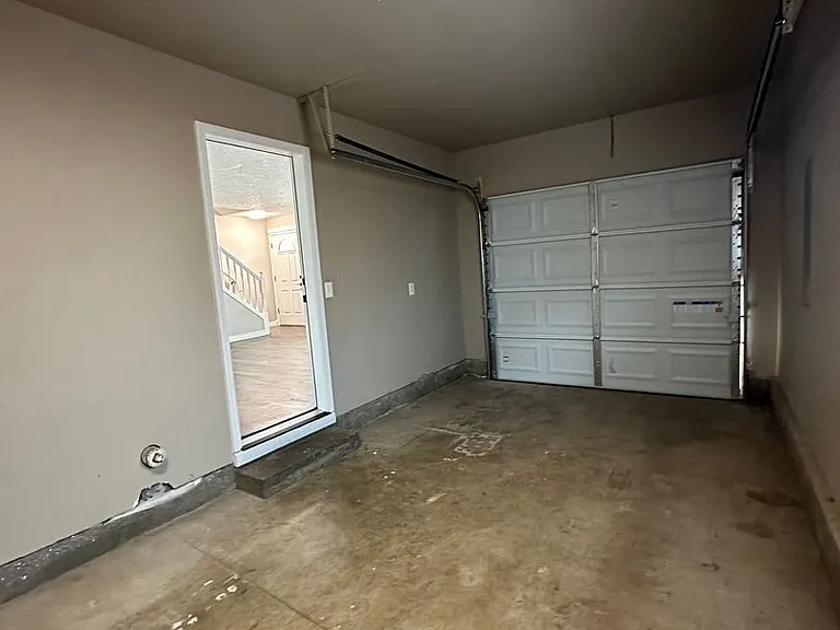 3327 Rockingham Ct NE — Photo 16