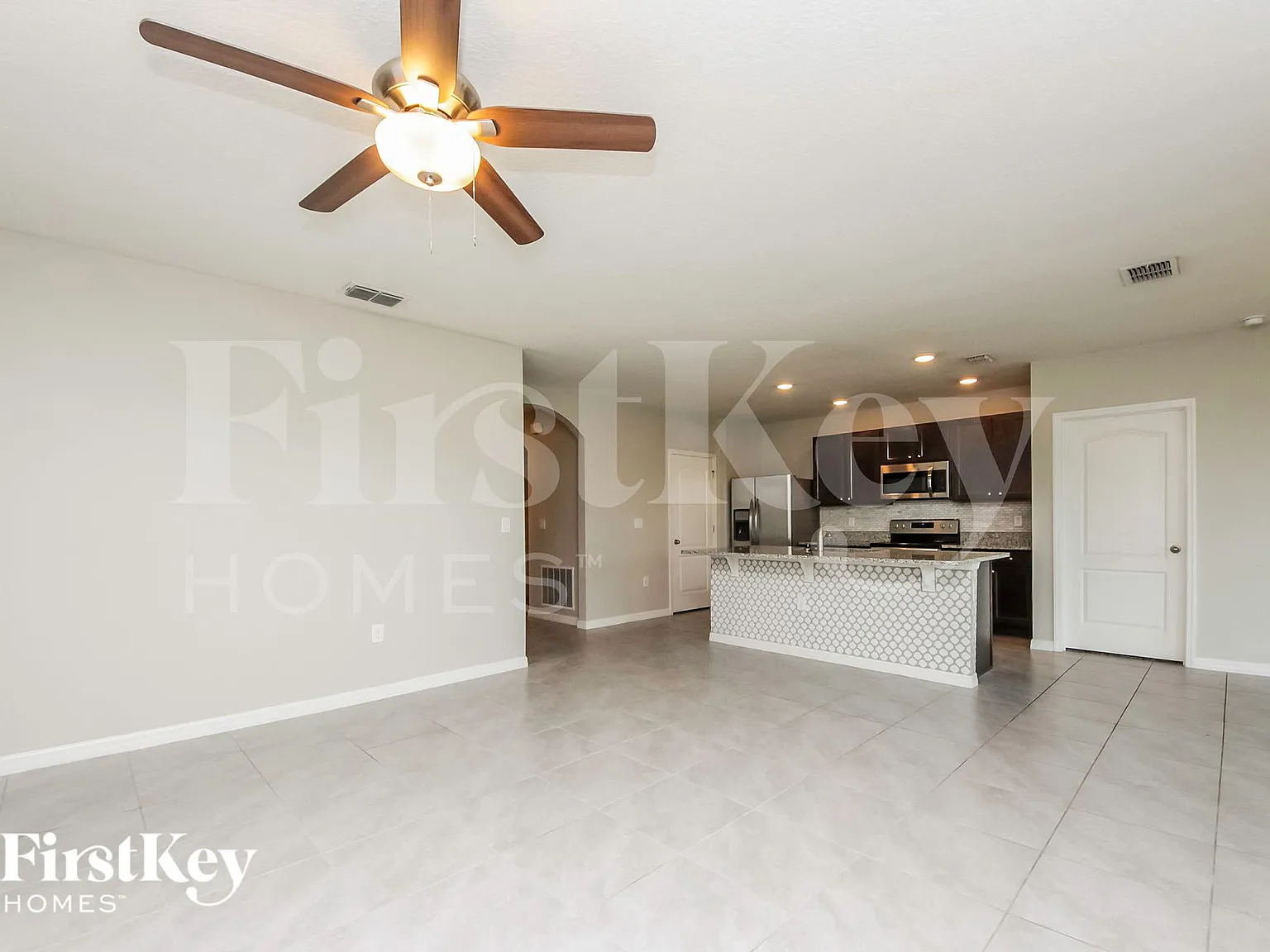 3 bed, 2.0 bath, 1676 sqft, $2,330 — Photo 4