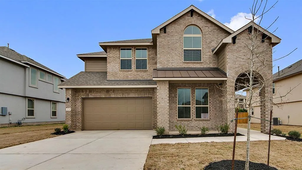 4 bed, 2.5 bath, 2486 sqft, $2,300 — Photo 1