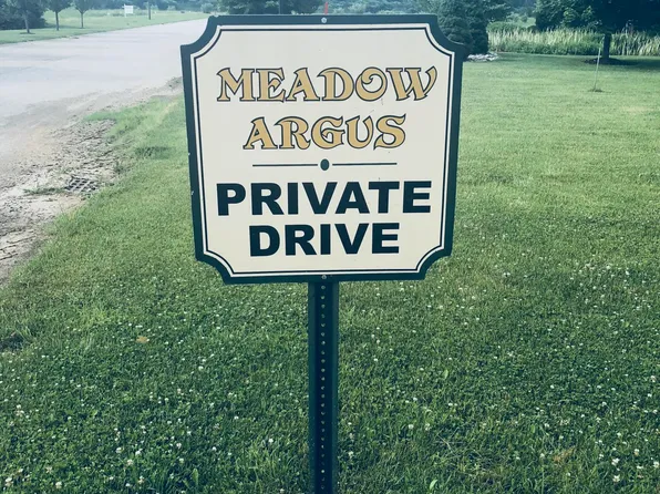 2987 Colfax Ct, Douglas, MI 49406