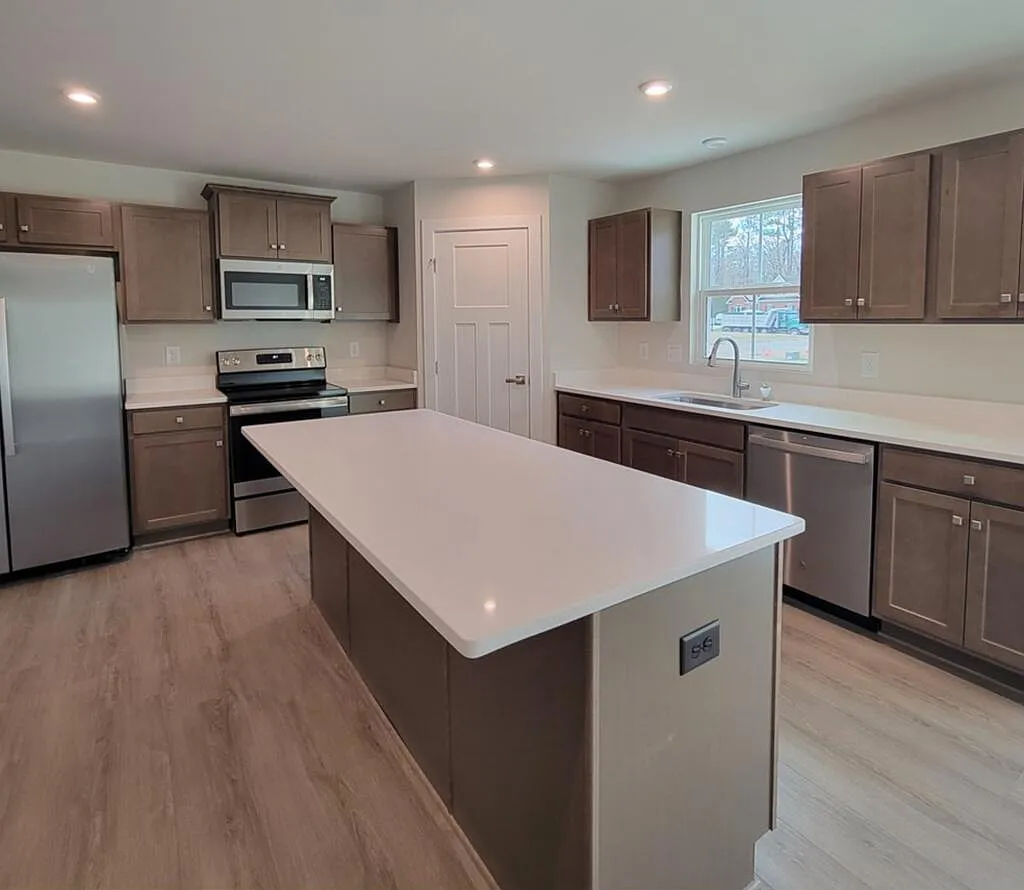 3 bed, 2.0 bath, 1723 sqft, $2,245 — Photo 4