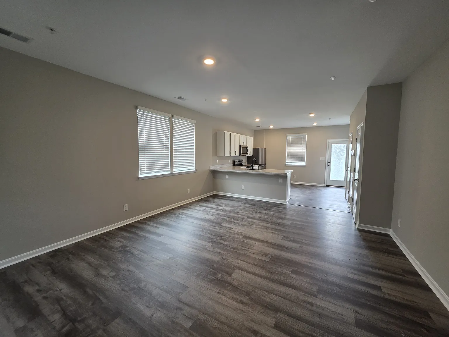 3 bed, 2.5 bath, 1432 sqft, $1,900 — Photo 2